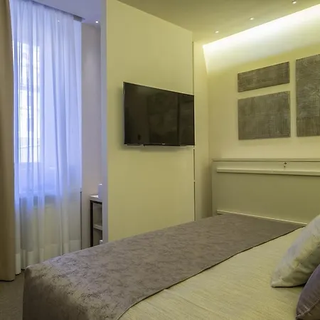 230 Luxury Rome